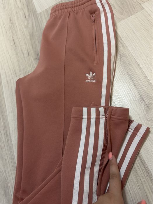 Чисто нов спортен екип Adidas Originals