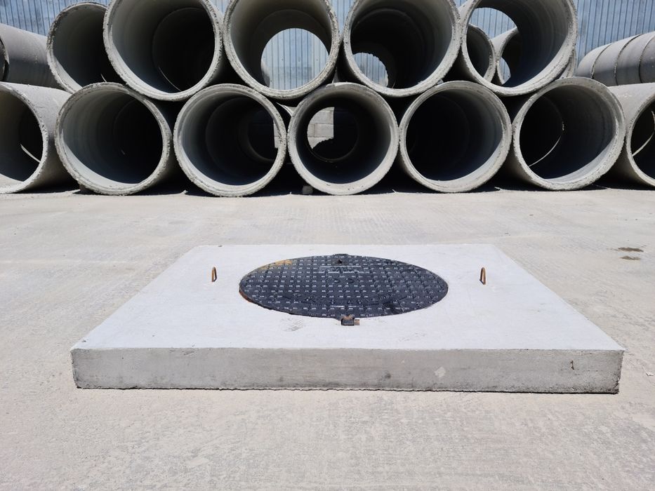 Capace din beton armat cu usa din fonta