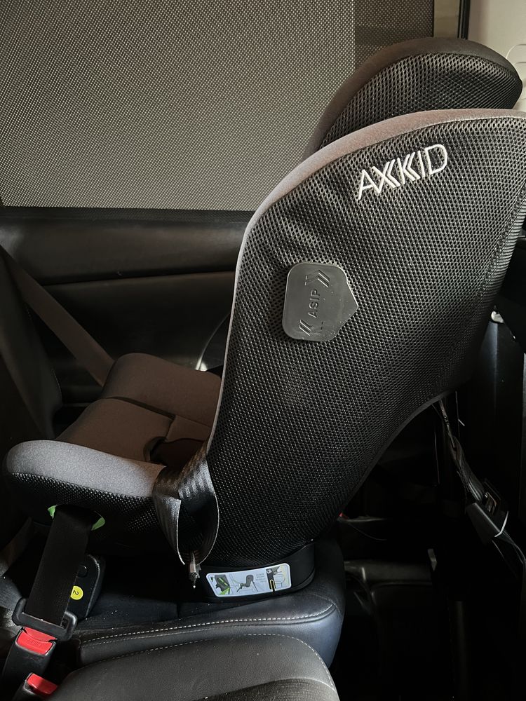 Axkid Movekid столче за кола