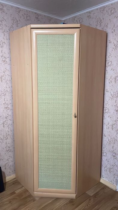 Продам шкаф в гостинную