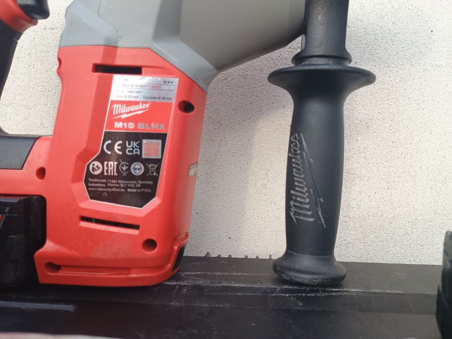 Rotopercutor milwaukee blhx impecabil.2 baterii,încărcător,cutie