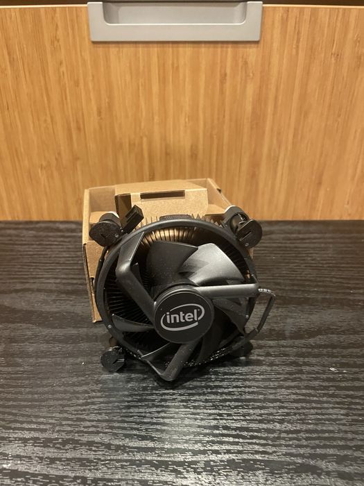 ASRock H510M-HDV R2.0 + i3 10105f + стоково интел охлаждане