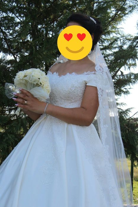 Vând rochie de mireasa , stil prințesa și voal.