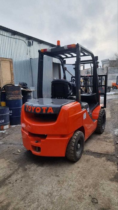 Вилочный погрузчик Toyota в идеальном состоянии (с гарантией)