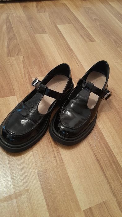 Продам Лоферы  и Сапоги