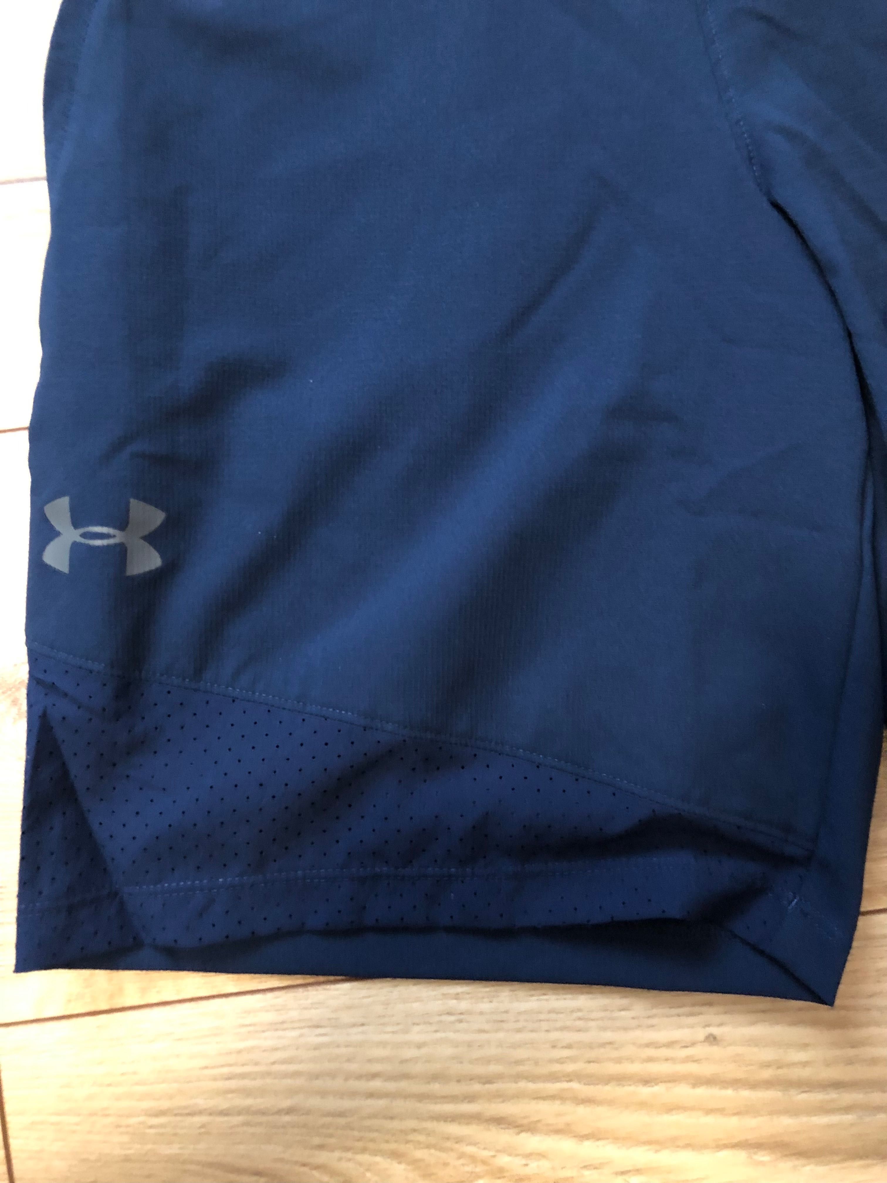 UNDER ARMOUR-pantaloni scurti NOI cu eticheta pt barbati