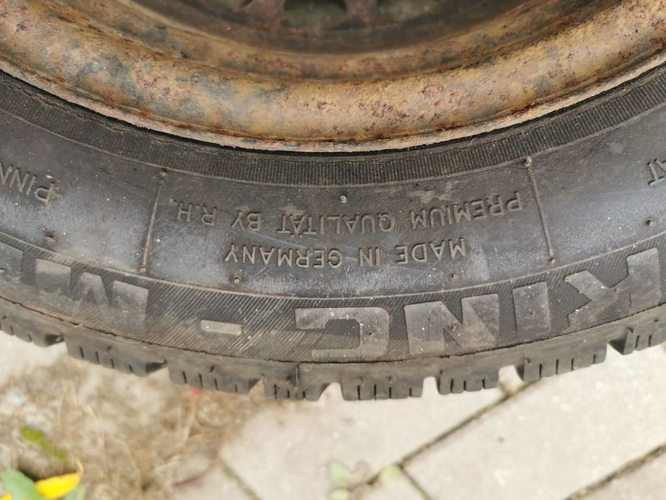 Vând 2 cauciucuri iarna 175/65/r14