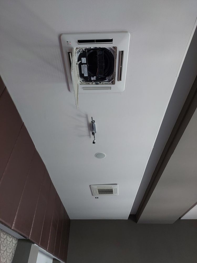 Montam aparate de aer conditionat