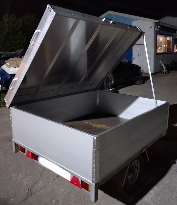 Remorca Saris Royal cu capac, 100% din aluminiu, 500 kg, lumini led.