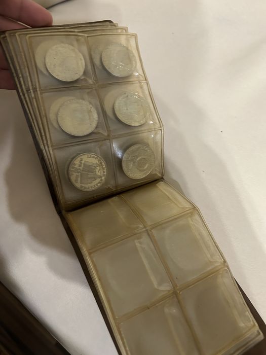 Продавам стар класьор за монети