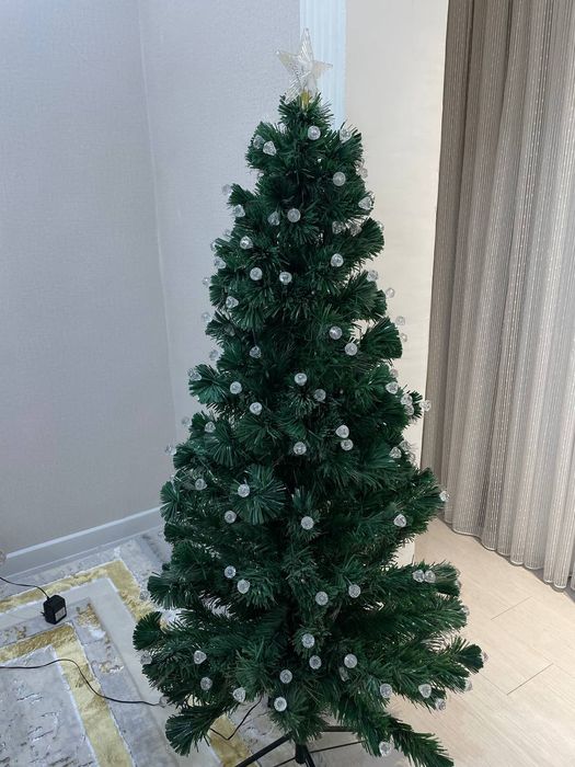 Продается ёлка в хорошем состоянии