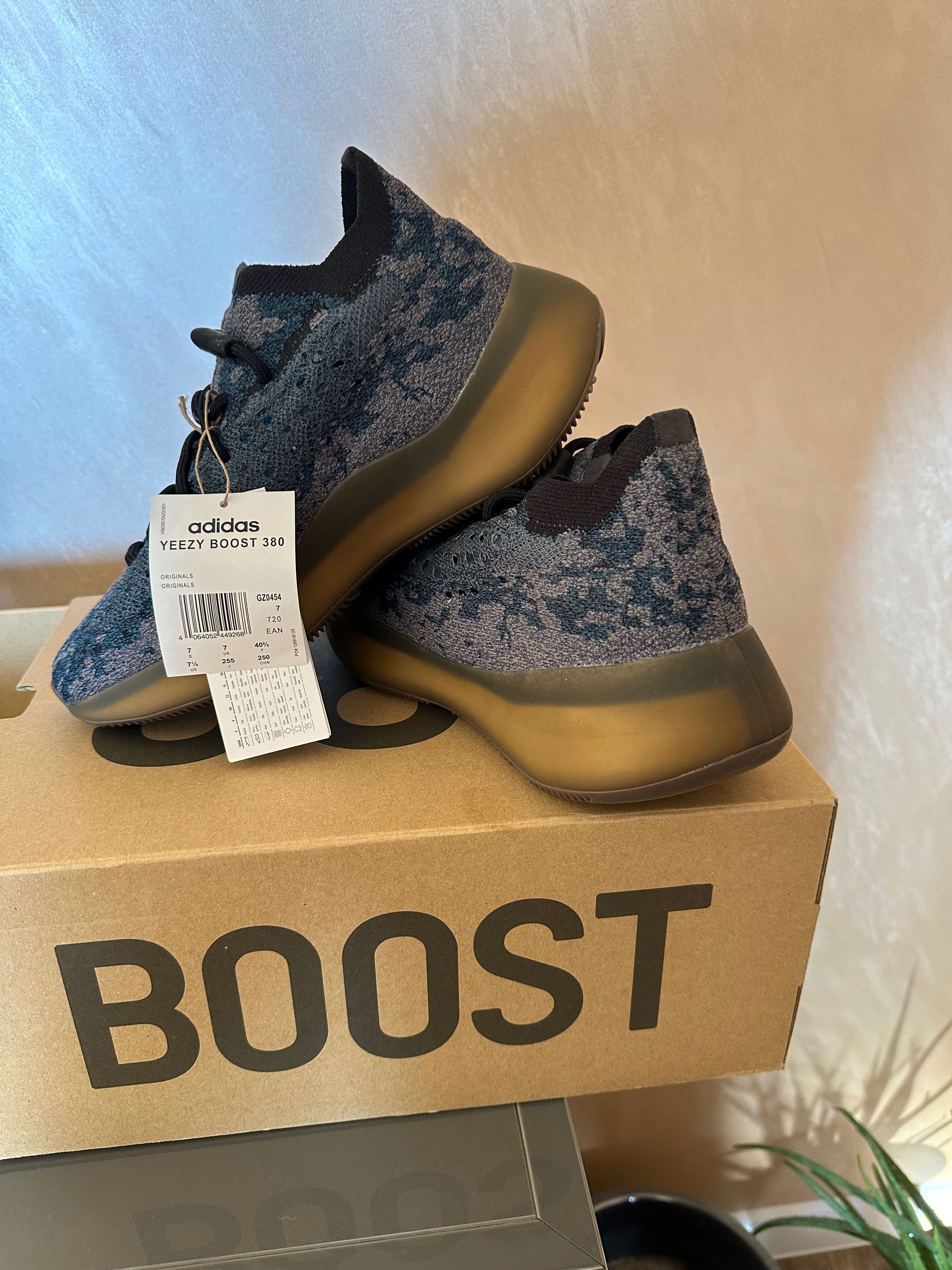 Маратонки adidas Yeezy boost 380