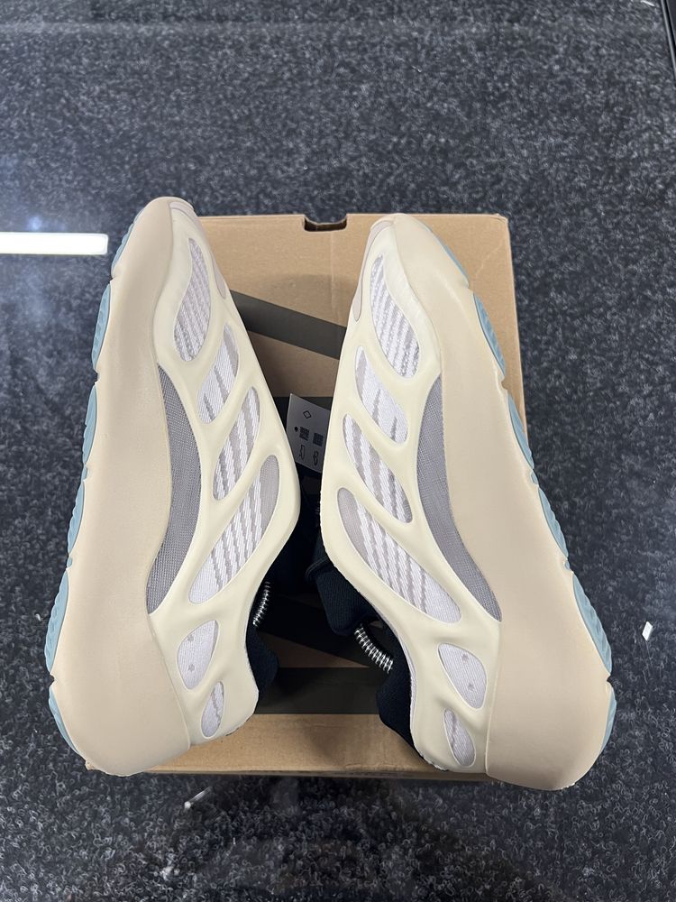 Adidas Yeezy 700 V3 Azael - DS cu factura