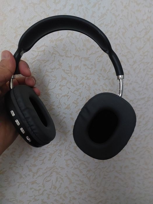 Блютуз наушники. В Соколе 11000 стоят. Продам за 7000