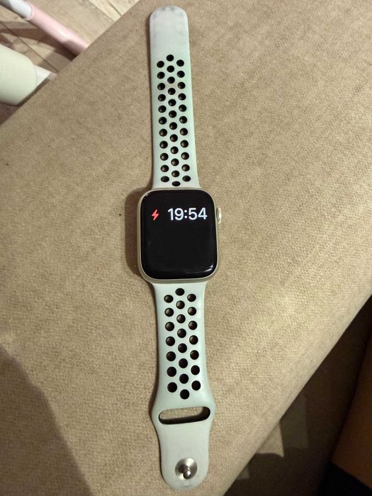 Apple Watch Nike Series 7 GPS, 45mm Starlight Aluminium Case