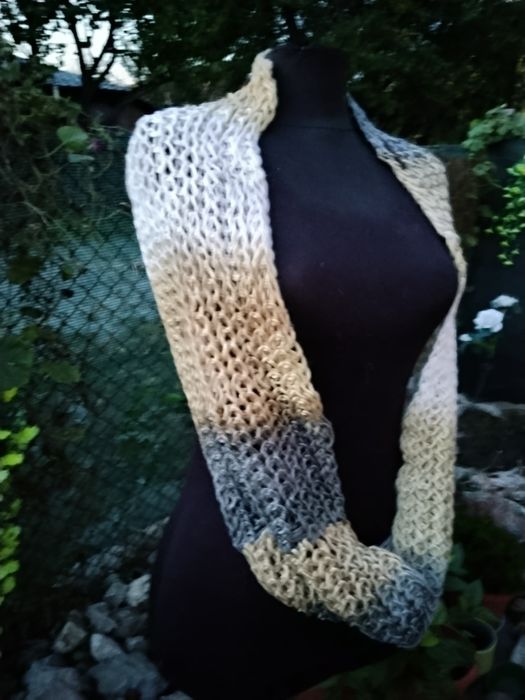 Ръчно изплетени шалове