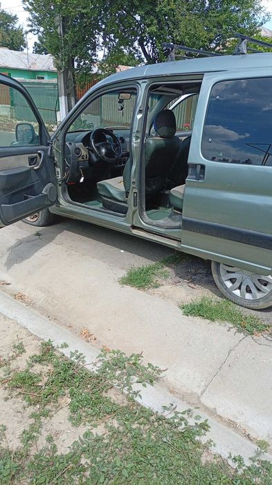 Peugeot partner 1.4 Hdi înscris pe bulgaria