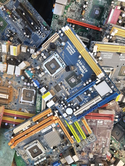 Плат и микросхем