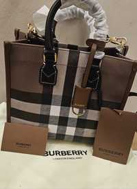 Burberry дамска чанта от естествена кожа