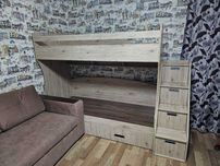 Продам двухъярусную кровать Срочно .