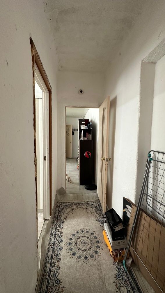 В продаже 3 комн .КВ в центре города.