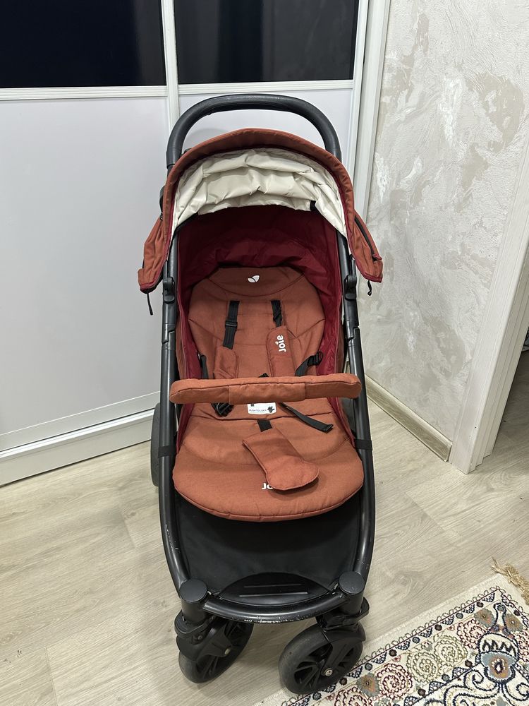 Продается коляска Joie. Состояние отличное