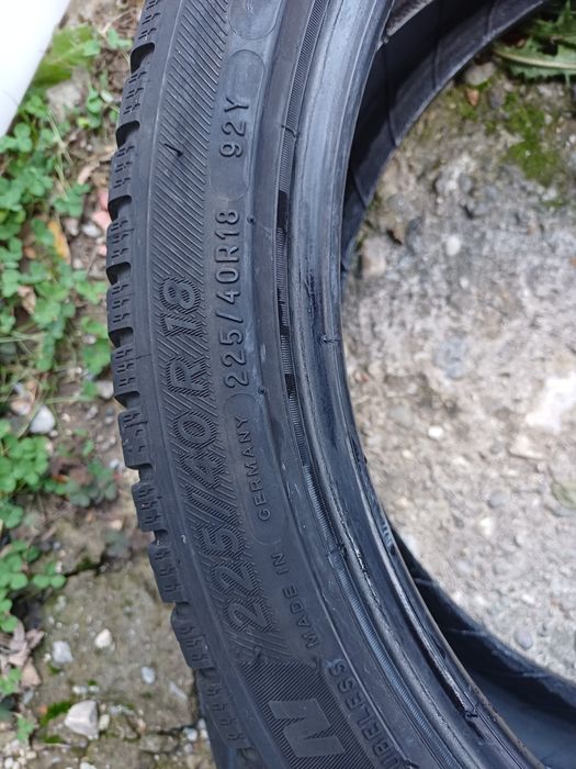 Vând 2 anvelope de iarna 225 40 r18 MICHELIN foarte bune