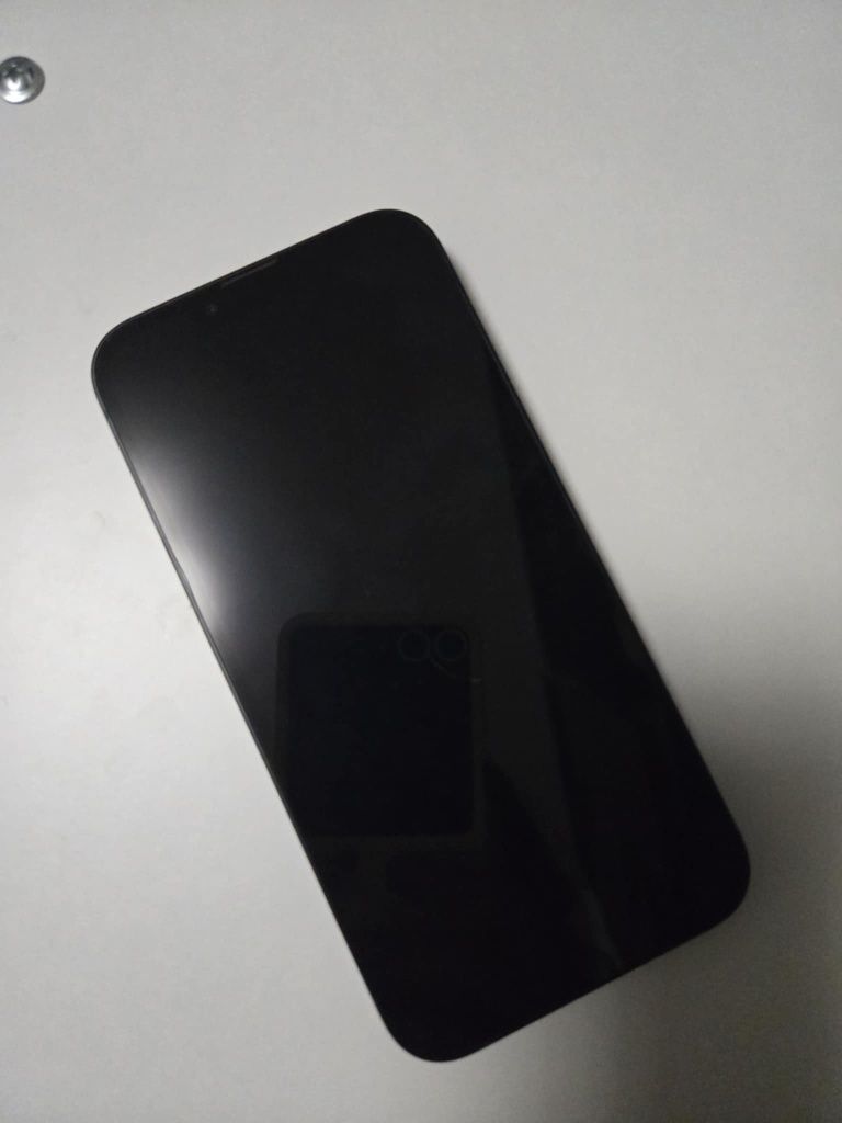 iPhone 13 с отключен iCloud в перфектно състояние