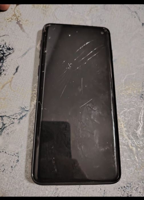 Продам телефон Самсунг С10