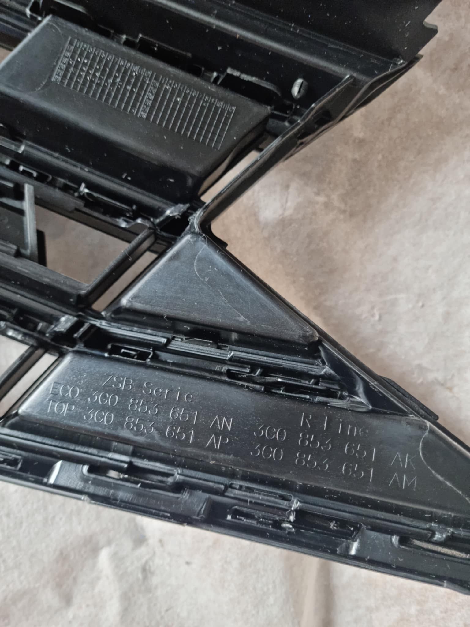 Решетка R line за VW Passat