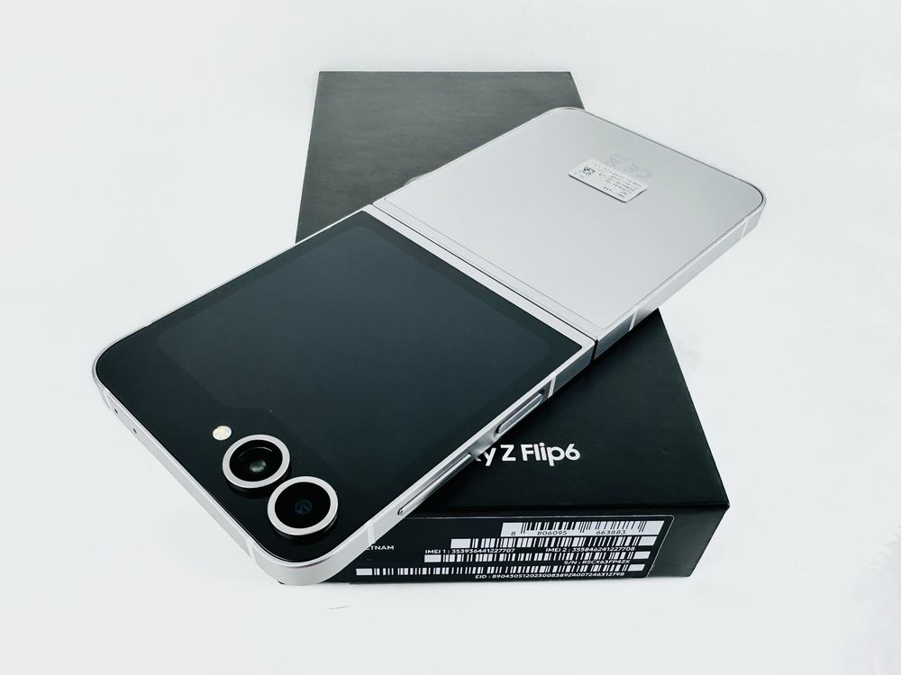 КАТО НОВ! Samsung Galaxy Z Flip 6 5G 512GB 12RAM Silver 2г. Гаранция!