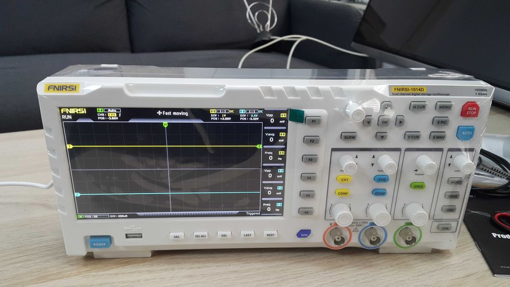 Двуканален цифров осцилоскоп с генератор на сигнали 2х100MHz