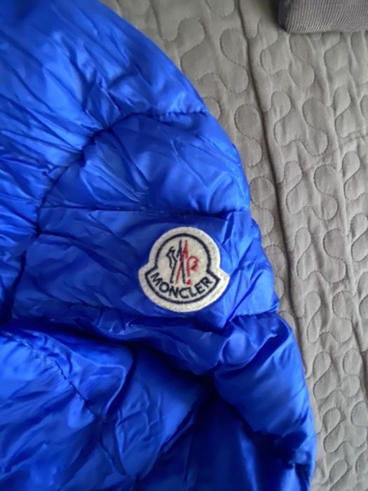 Moncler 4 размер 370 лв.Якето е за всички сезони.