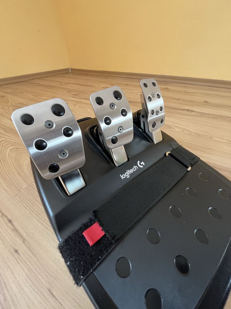 Simulator Logitech G29 + Schimbator + Scaun Logitech Challenge