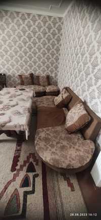 Срочно Продам гостиные диван (с стилом хай тек) и большим столом.