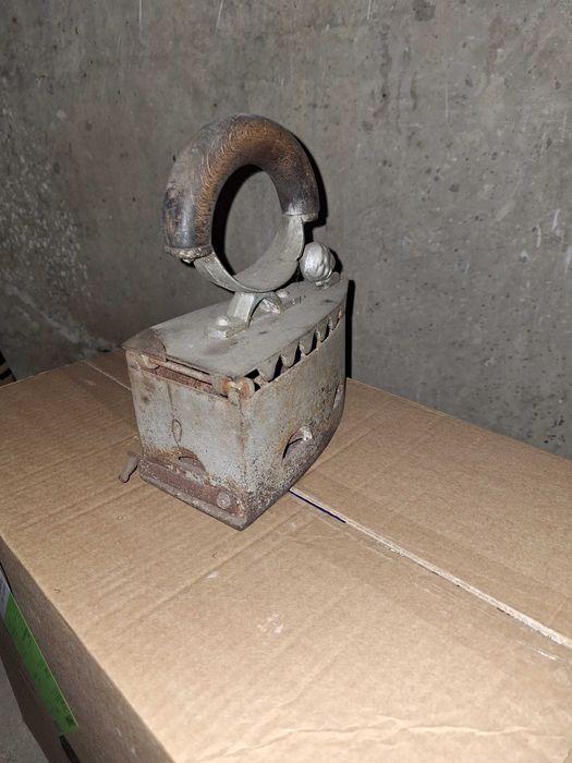 Fier de calcat vechi