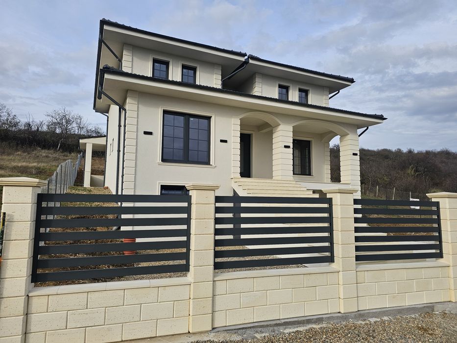 Casa str. Piersicilor, zona Dealuri Oradea (persoană fizică)