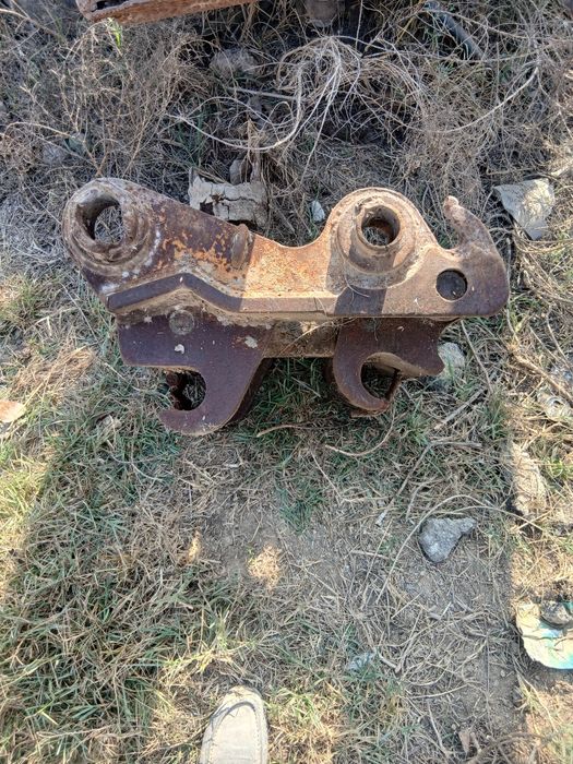 Адаптор замок сотилади. SAMSUNG 132 VOLVO 130. 145 га