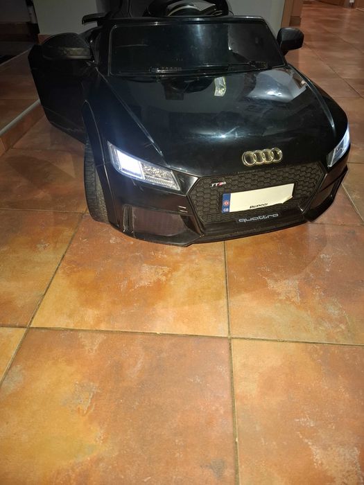 Акумолаторна(електрическа)кола с дистанционно