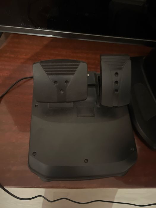 Продается игровой руль SVEN GC-W750