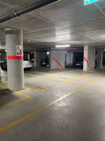 Închiriez 1 loc de parcare One Herăstrău Plaza