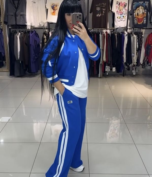 Продават  Дамски костюм