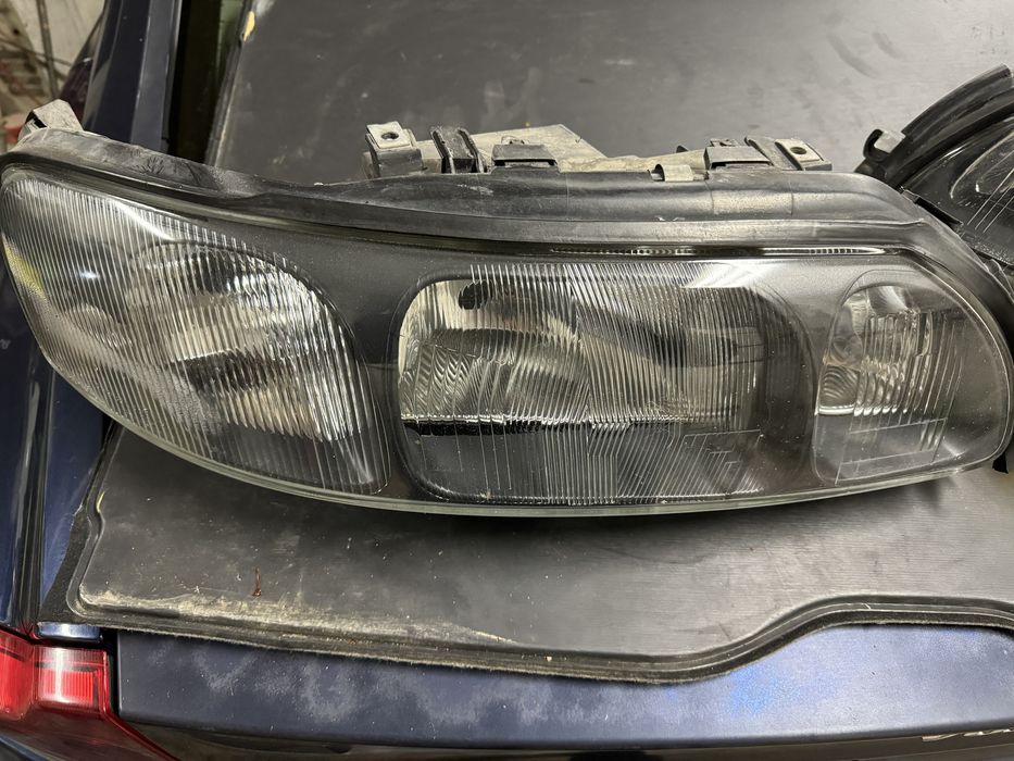 Фар за Volvo S60 десен