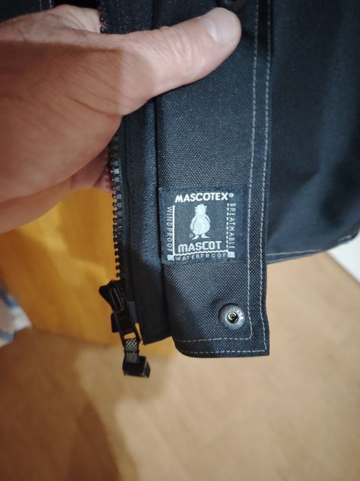 Vînd geaca iarna bărbați Mascot  mărimea L nouă!