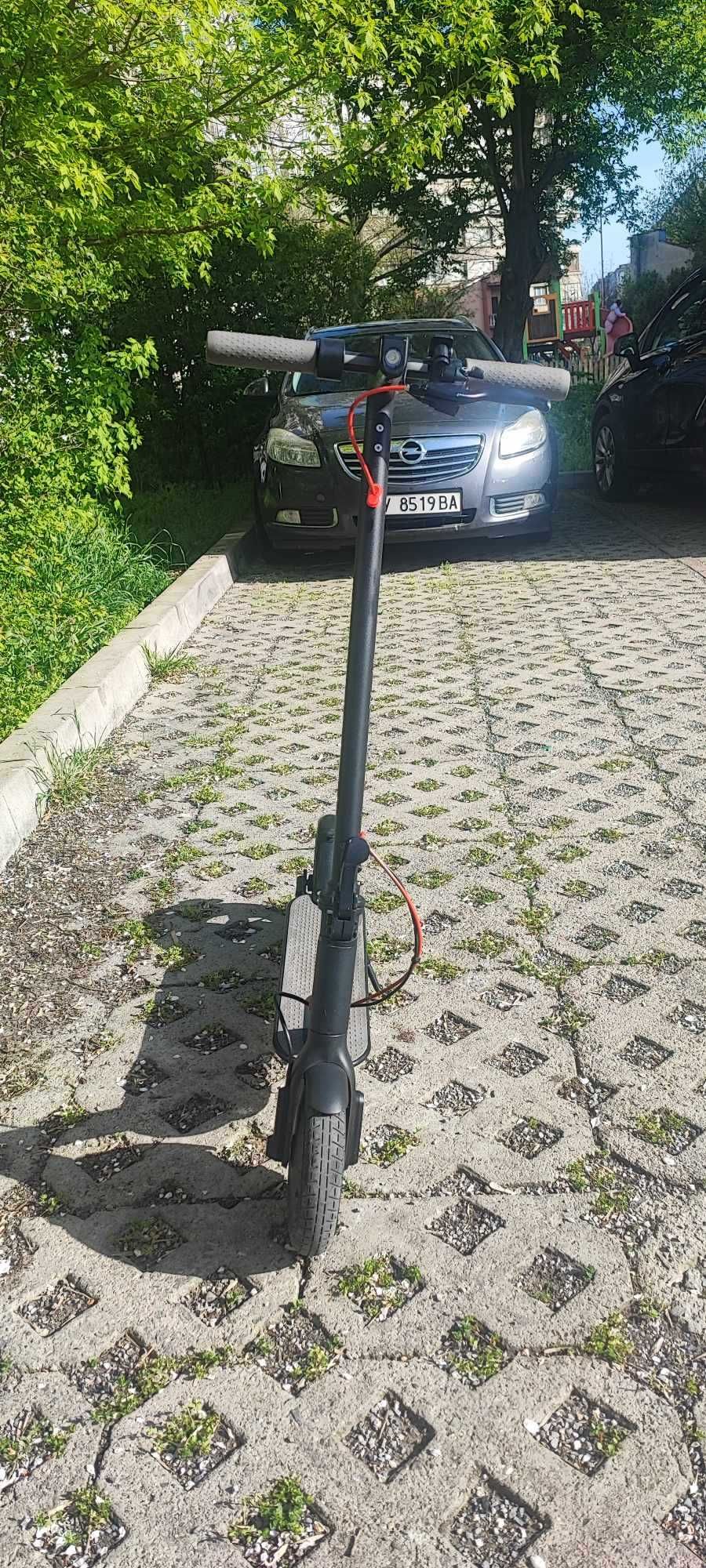 Електрическа тротинетка 220 mobile + подарък каска