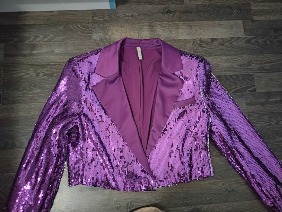 Сако с пайети късо с ревер