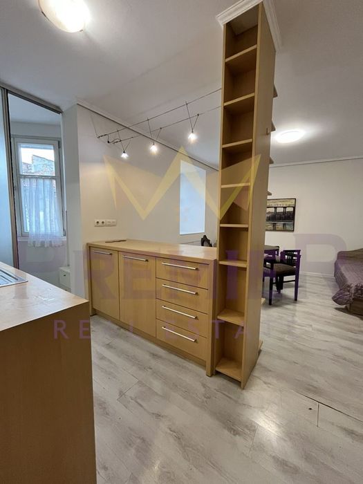 Дава се под наем Двустаен апартамент в Варна, Център - 65 кв.м за 484.5 € - Снимка #2