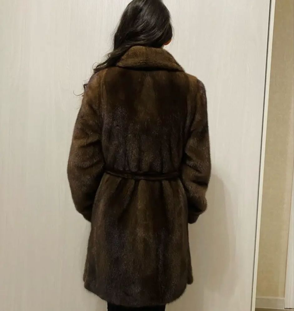 Продаю норковую шубу