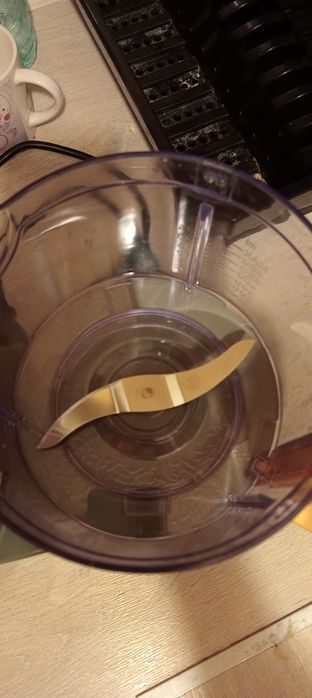 Diverse jucarii si robot pentru mancarea bebelușului