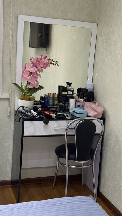 Комплект мебель сотилади